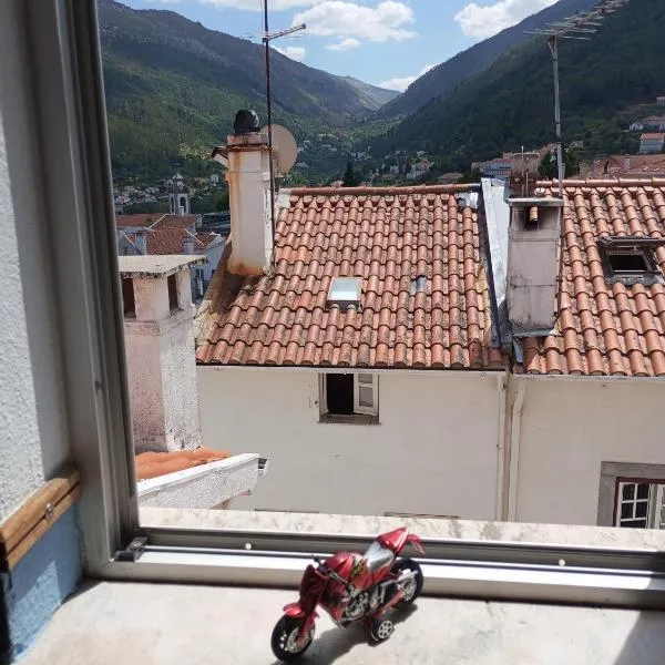 Casa das Motas Manteigas Segundo Apartamento，位于曼泰加什的酒店