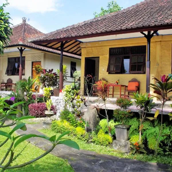 Rijasa Homestay，位于Tirtagangga的酒店