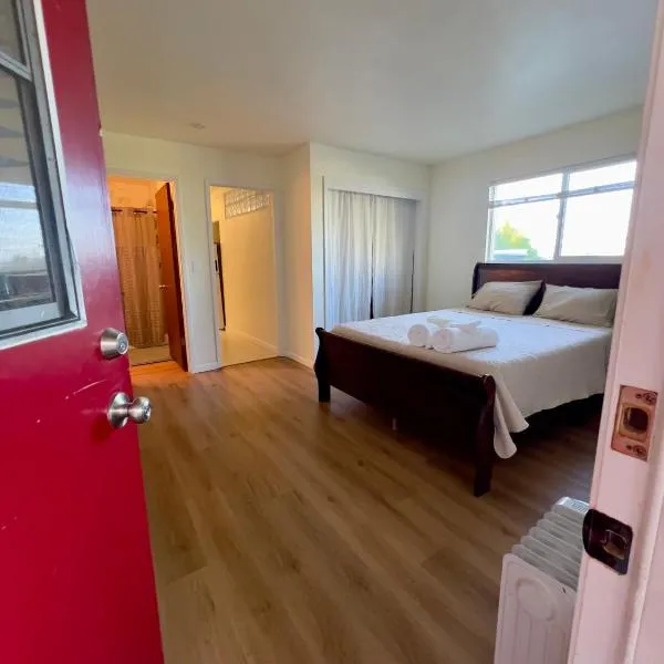 Charming studio one mile from beach,位于阿普托斯的酒店
