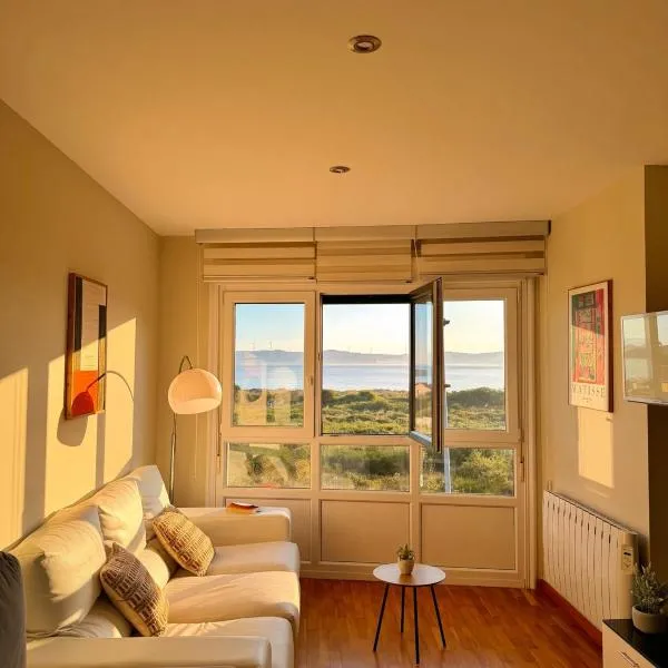 Apartamento Sandy - wifi, ascensor, vistas al Mar,Amplio y Acogedor，位于拉赫的酒店