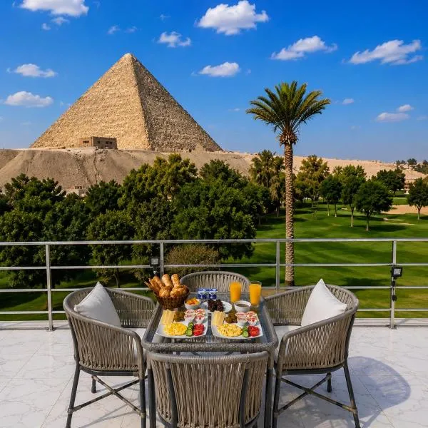 Glow Pyramids View Hotel，位于开罗的酒店