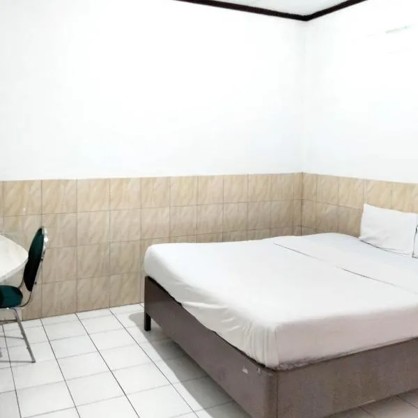 Sartika Hotel Mitra RedDoorz Pati，位于Pati的酒店