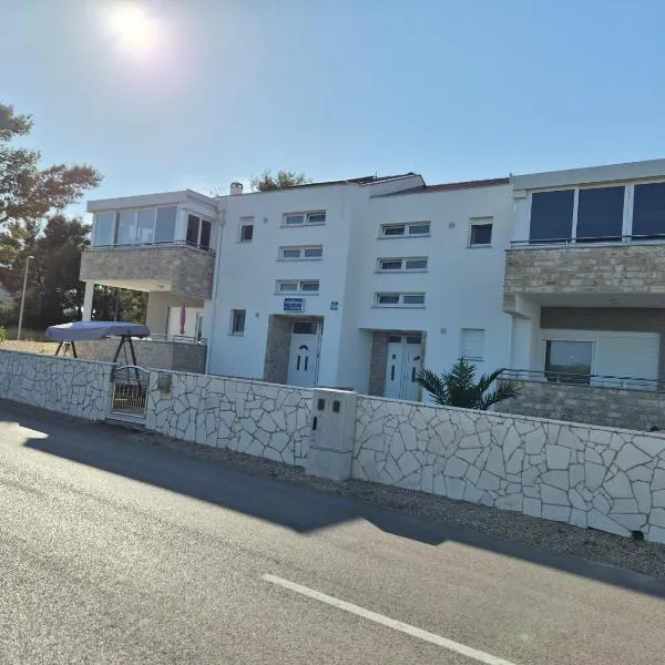 Apartments Nicole Wera，位于宁的酒店