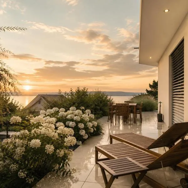 LAKEVIEW - 2 bedroom stay with Sauna and parking on Lake Constance，位于Berlingen的酒店