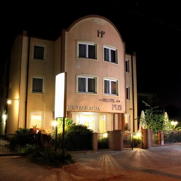 FusGym Resort，位于马佐夫舍地区奥扎鲁夫的酒店