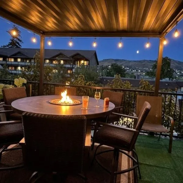 Lakeside luxury with hot tub and pool，位于奇兰的酒店