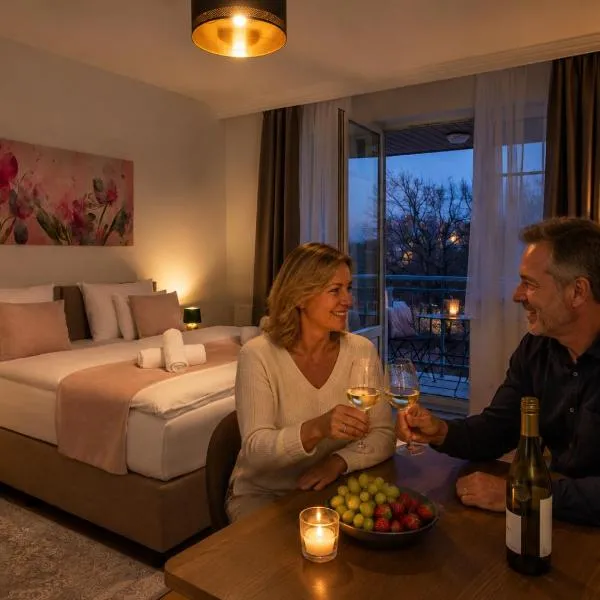 Holdvirág Hotel，位于萨尔瓦尔的酒店