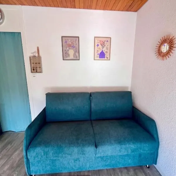 Studio cosy avec balcon et vue sur la montagne à Chamrousse - 19 m²,位于尚鲁斯的酒店