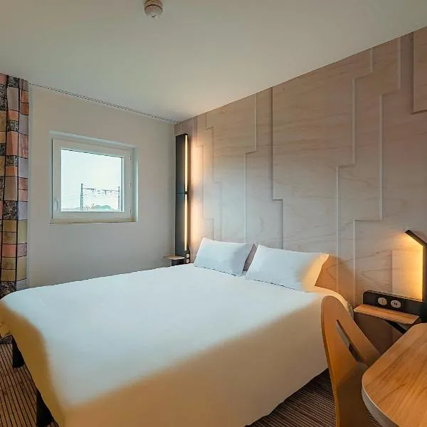 B&B HOTEL Mâcon Sud 3 étoiles，位于Varennes-lès-Mâcon的酒店