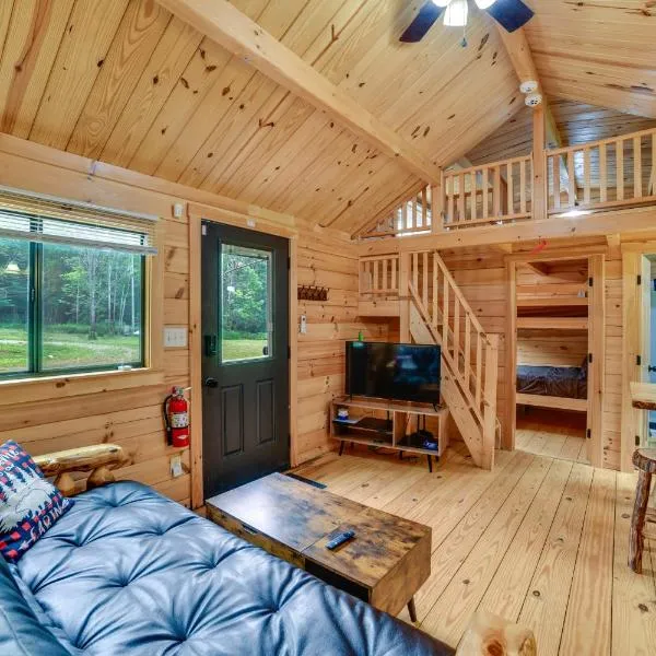 Catskills Tiny Home Cabin: Surrounded by Nature!,位于Franklin的酒店