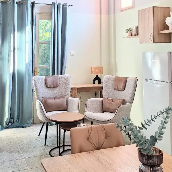 EVANTHIA Apartment，位于爱琴娜岛的酒店