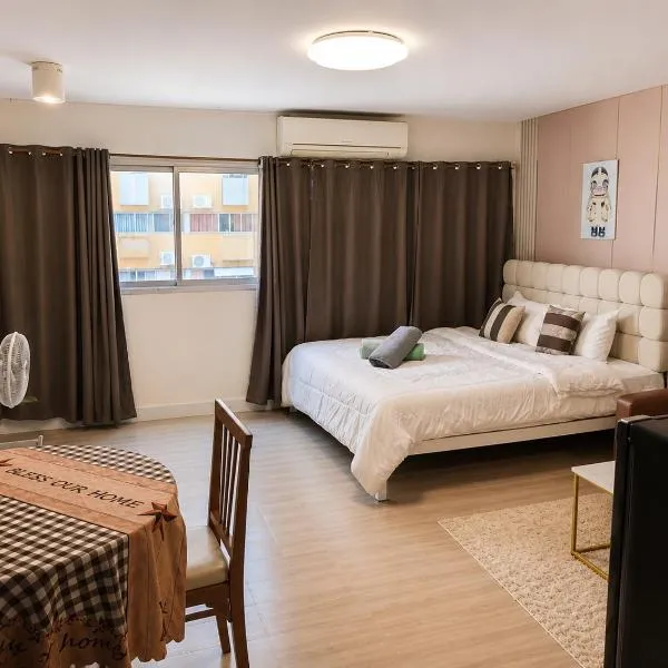 IMPACT popular condo c5 แม่ตังค์，位于Ban Bang Phang的酒店