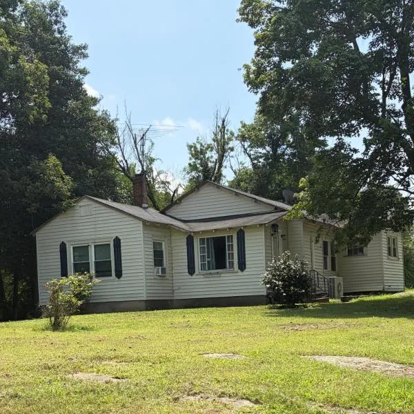 Private Cottage in Rural Clemmons，位于Clemmons的酒店