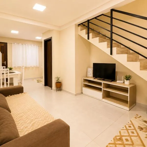 Casa moderna com garagem perto do aeroporto,位于约恩维利的酒店