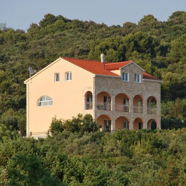 Villa Lunaris，位于Srednje Selo na Šolti的酒店