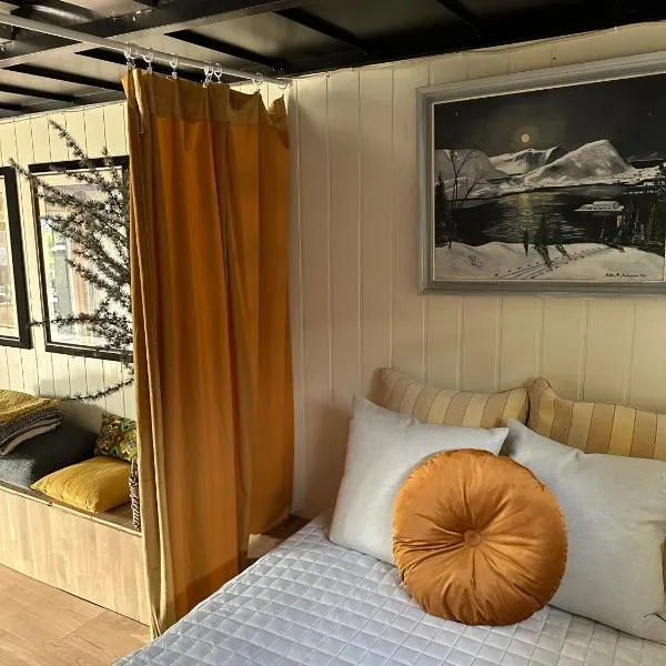 Primitiv Rustic Retreat, no shower, shared toilet，位于Eidsvoll的酒店