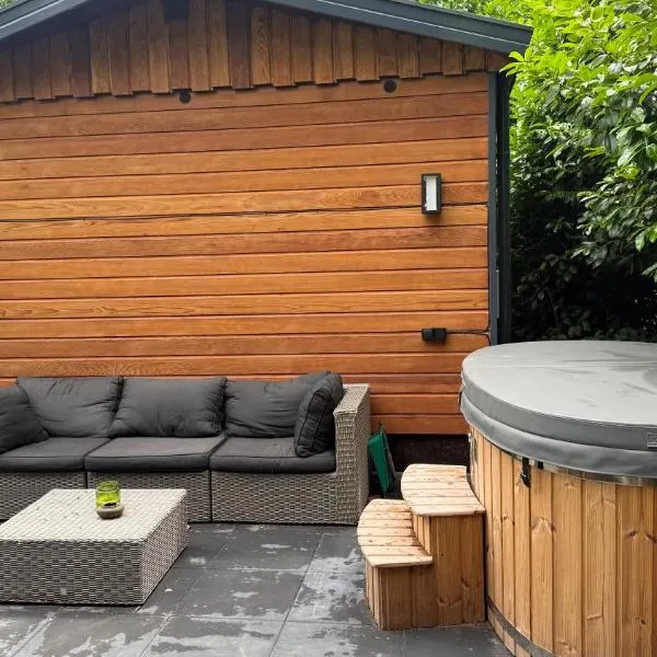 Chalet Kip & Geit incl Sauna & Jacuzzi，位于Heino的酒店