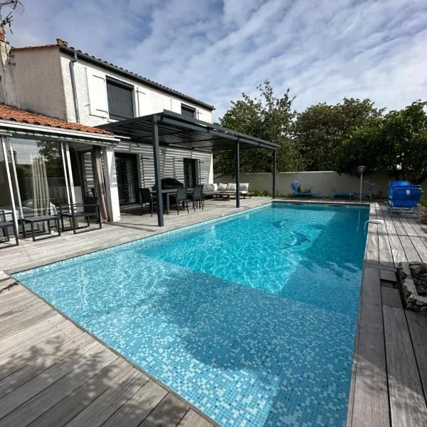 Villa familiale avec piscine privée - 8 pers - La Rochelle Île de Ré,位于佩里尼的酒店