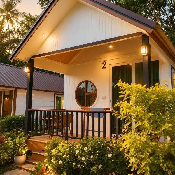 The white resort & restaurant koh yao yai，位于Ban Khlong Hia的酒店