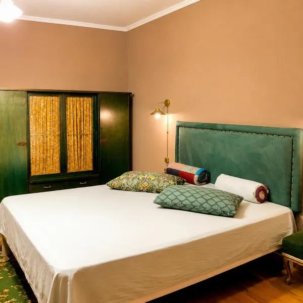 Vintage 4BR Borjomi Hideaway,位于博尔若米的酒店