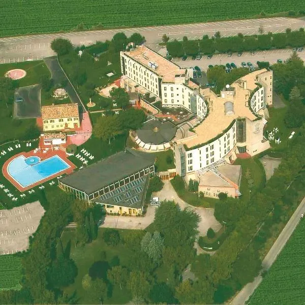 费德里克伊尔酒店，位于皮亚内洛瓦莱西纳的酒店