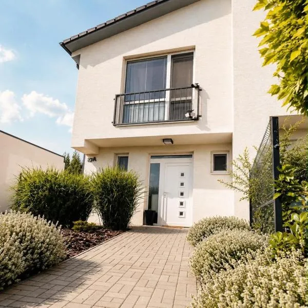 House near the Piešťany Spa - Villa Mia，位于Banka的酒店