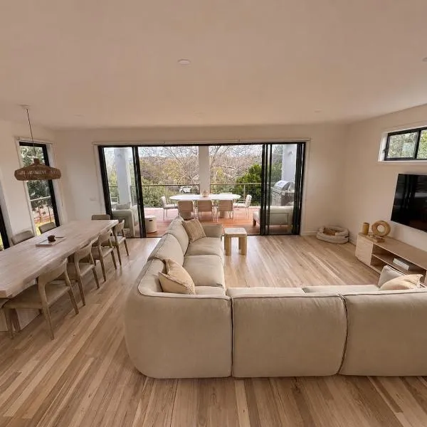 Beach Haven Rye Luxury Coastal Retreat Sleeps 10，位于莱伊的酒店