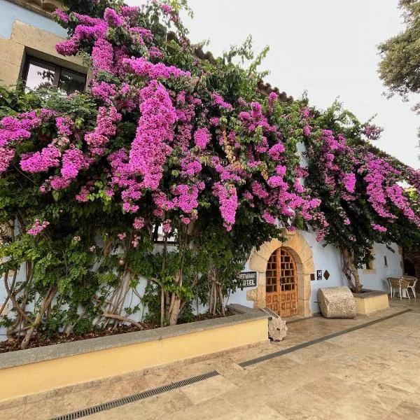 Boutique Hotel Comtal Empuries，位于罗萨斯的酒店