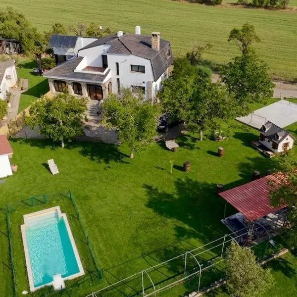 Finca Alboroto，位于韦斯卡的酒店