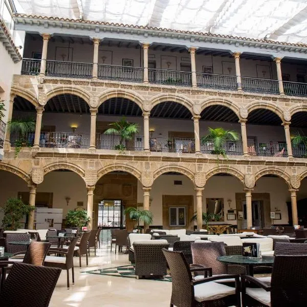 洛维拉达宫酒店，位于La Serrada的酒店
