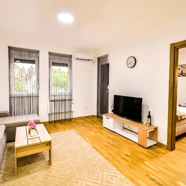 New Modern Apartments with Private Parking，位于Leštane的酒店