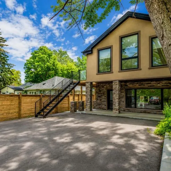 Lake House By Lis，位于Innisfil的酒店