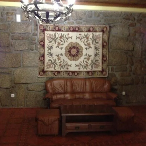 Pensão S José-CUNHA'S，位于Vila Nova de Tazem的酒店