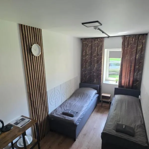 Noclegi Bezpłatny Dowóz AirNest24 Lotnisko Katowice-Pyrzowice，位于Sączów的酒店