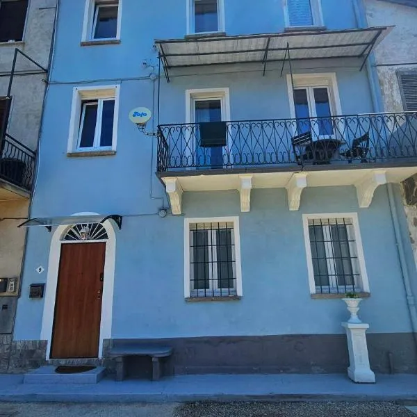 La Casa Azzurra，位于Cunardo的酒店