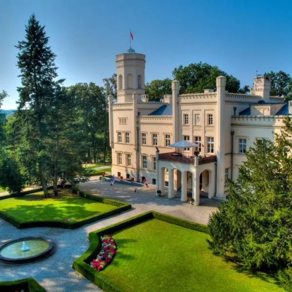 Pałac Mierzęcin Wellness & Wine Resort，位于Lubiewo的酒店