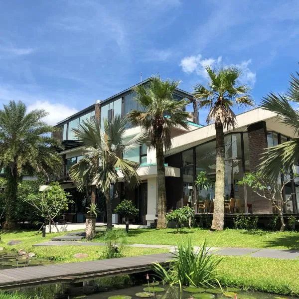 水畔星墅时尚会馆 ，位于冬山乡的酒店