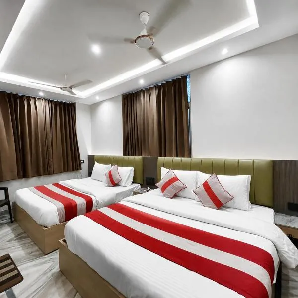 PREMIUM HOTEL HARIDWAR K P - Near Mansa Mata Temple and Railway Station Haridwar - Fully Air conditioned - Free Wifi and Parking Facilities - Best FAMILY HOTEL IN HARIDWAR，位于哈里瓦的酒店
