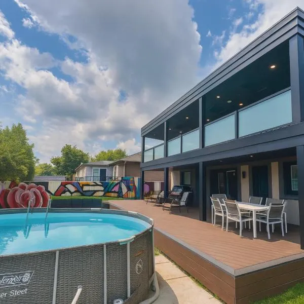 Luxe Home Near Limeridge - Sleeps 11 - Pool，位于汉密尔顿的酒店