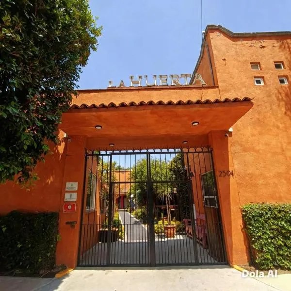 La Huerta golf & hotel，位于乔卢拉的酒店