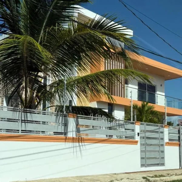 5 Star Villa minutes from Airport and Beaches，位于苏莎亚的酒店