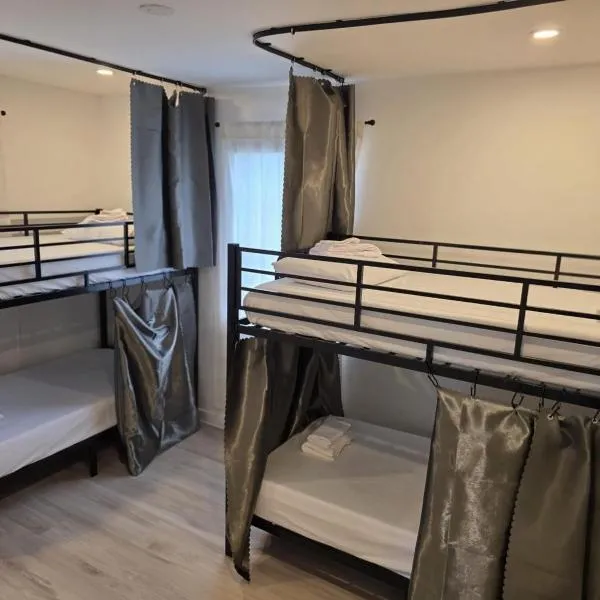 Daphne's Tropical Oasis Boutique Hostel，位于哈兰代尔海滩的酒店
