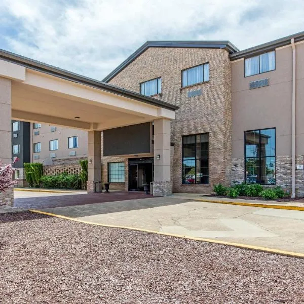 Comfort Inn & Suites McComb，位于麦库姆的酒店