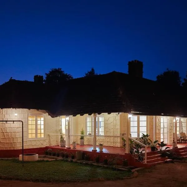 The Hundred House - Colonial Bungalow- Wayanad，位于安巴拉瓦亚尔的酒店