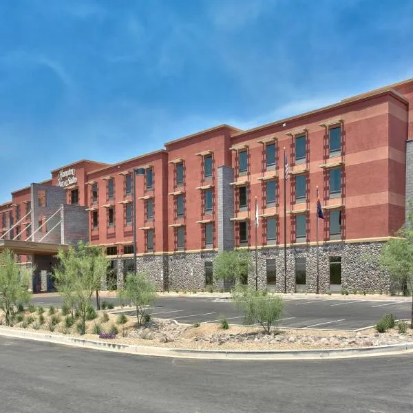 Hampton Inn & Suites Scottsdale at Talking Stick，位于斯科茨的酒店