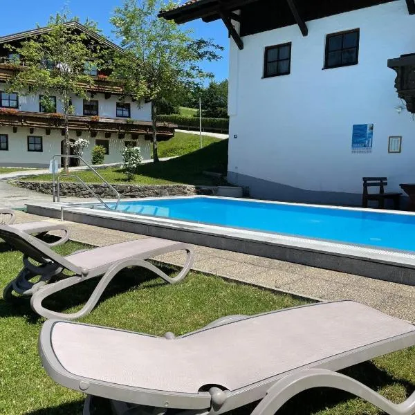 Feriendorf Hauzenberg-Pool&Saua，位于豪岑贝格的酒店