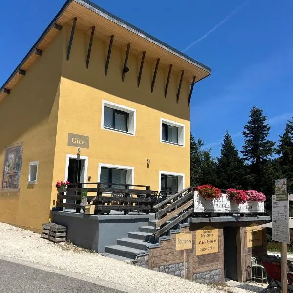 Chalet Jaune PINEA，位于Sarcenas的酒店