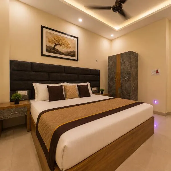 Hotel Rajlaxmi Palace, Unit of Hi Hospitality Group，位于Ayodhya的酒店
