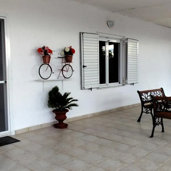 Irida Suite，位于萨拉米斯的酒店