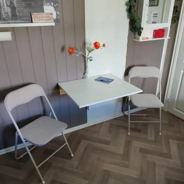 Øya husrom nær E6,dobbeltrom, gratis parkering,位于萨普斯堡的酒店